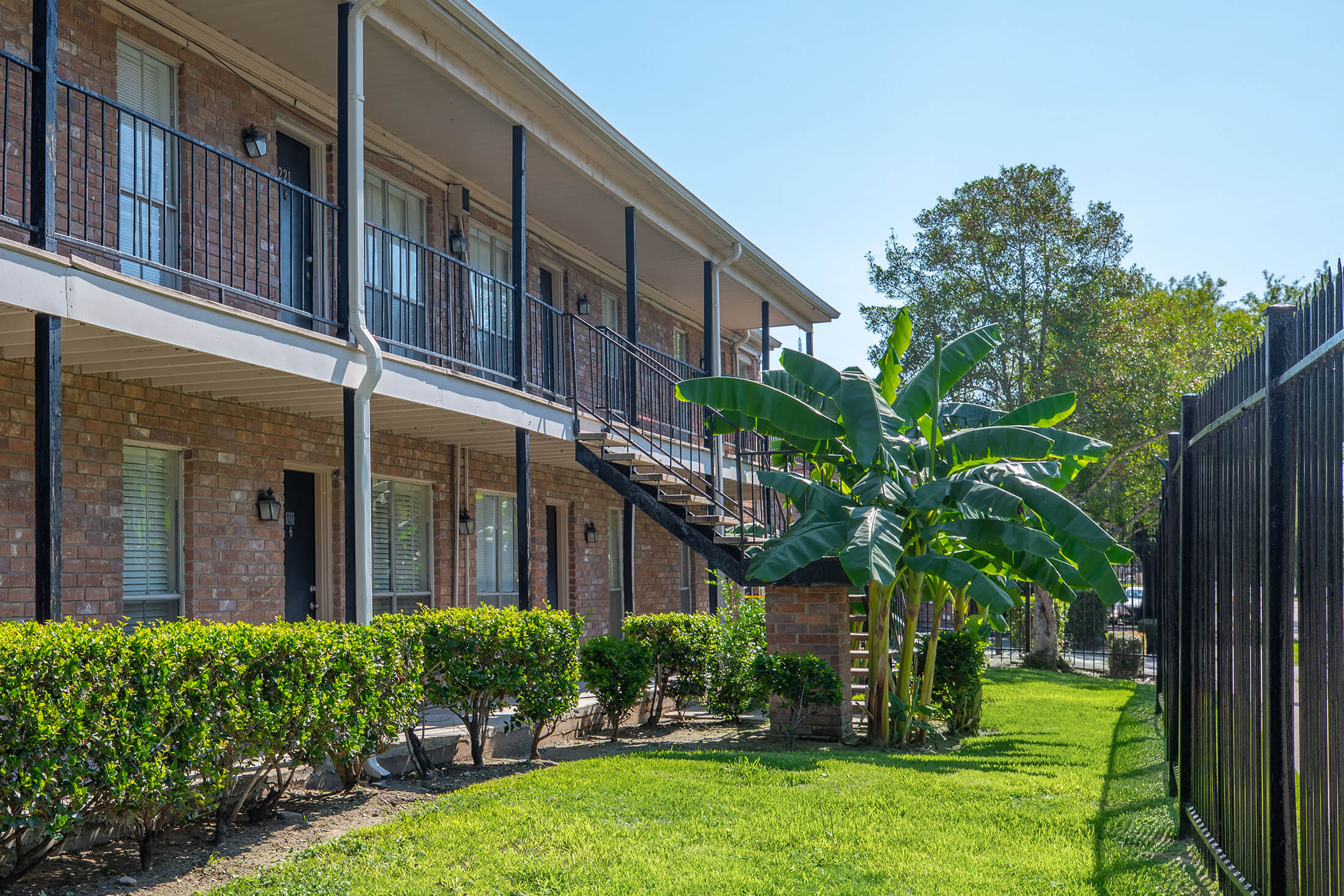 Crossings at Berkley Square & St Charles - Apartments in Houston, TX